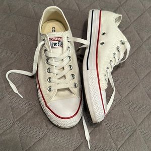 Like New Converse Low Chucks Off White Mens 6 Women’s 8